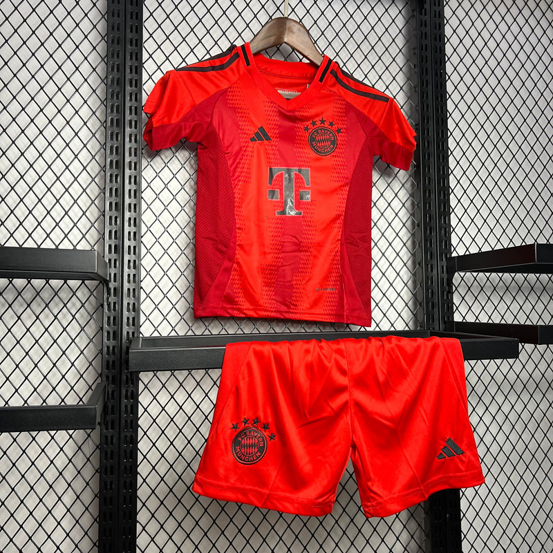 Conjunto Infantil Camisa + Calção do Bayern de Munique Home 2024/25